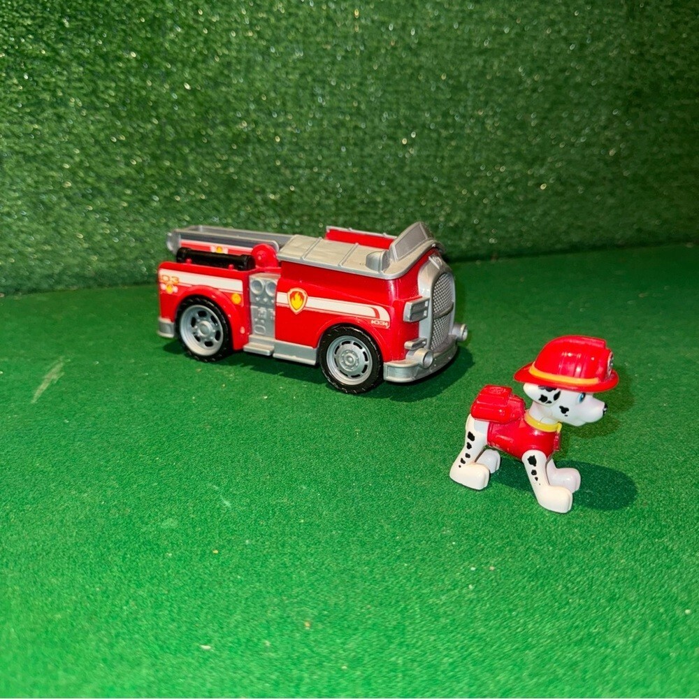 PAW Patrol, Marshall’s Fire Engine Vehicle with Collectible Figure‎
